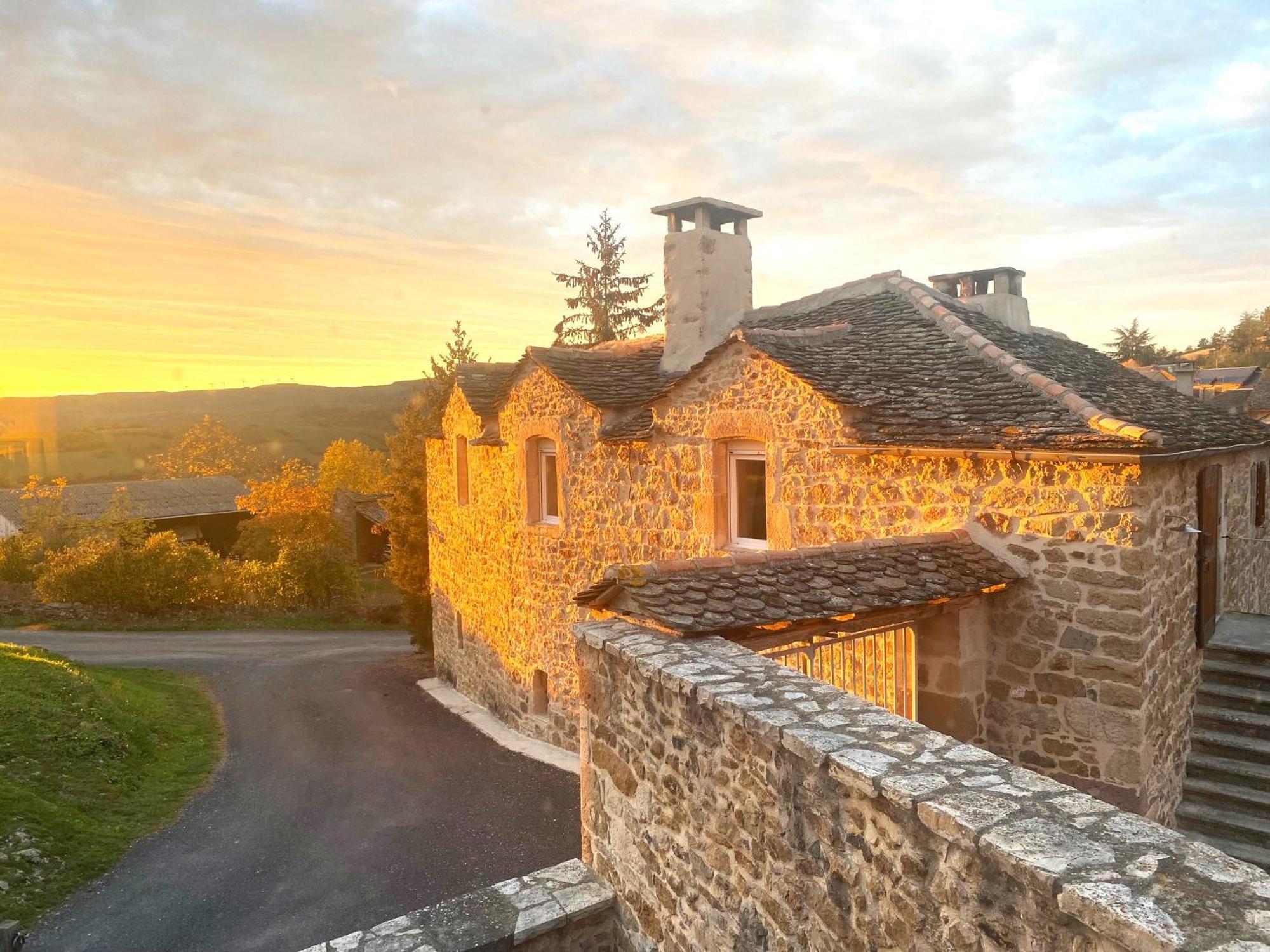 Les Caselles, Gite Et Maison D'Hotes Saint-Beauzely Exterior photo